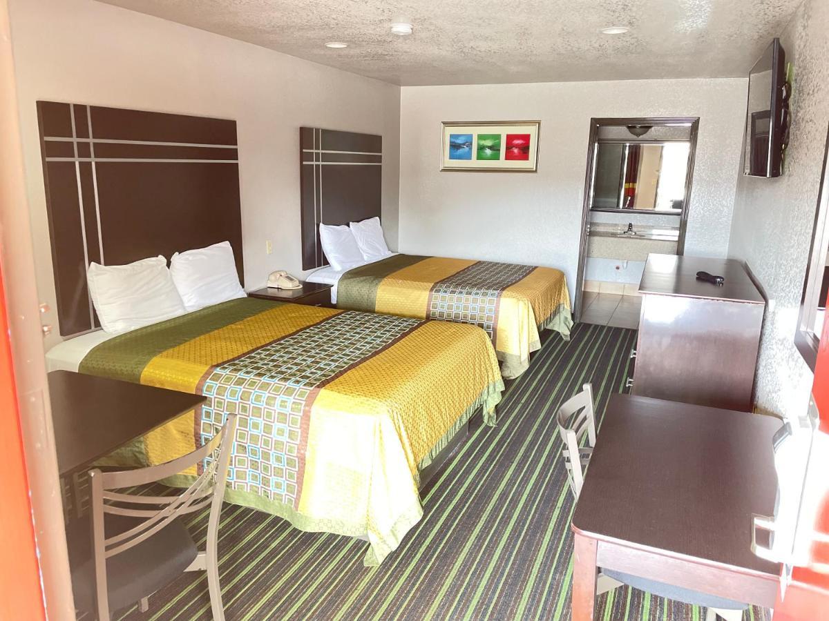 Regency Inn - Ченелвью Екстер'єр фото